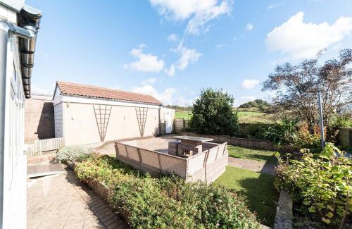 Darwen House | 2 Bed Modern Bungalow in Darwen, Garden & Parking