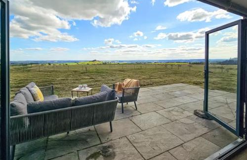 North Rigton Apartment | 2 Bed Modern Country Bungalow Incredible Views near Harrogate