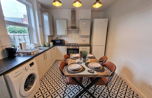 Eccles House | 2 Bed near City Centre by City SuperHost