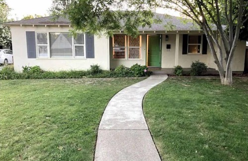 Modesto House | 2 Bed Near Doctors Hospital: Beautiful, Sunny, New