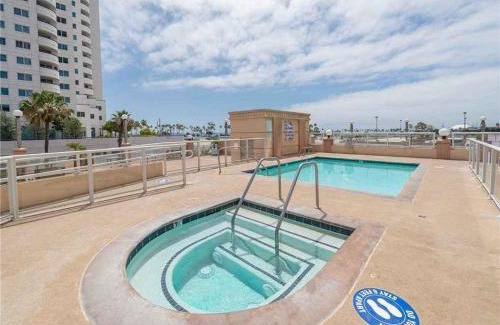 Waterfront Apartment | 2 Bed Ocean View Balconys Corner Unit LB Convention Center