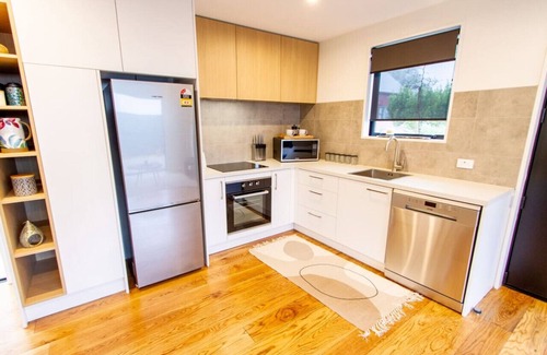 Addington House | 2 Bed Paradise near Hagley Park
