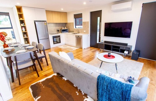 Addington House | 2 Bed Paradise near Hagley Park
