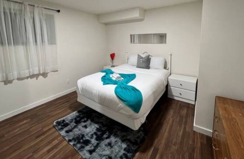 Northwest Edmonton House | 2 bed Pet Freindly bsmt suite/garage Parking