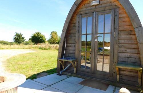 Omagh House | 2 Bed Pod Cabin-Sleeps 2-Pets-Garden-Mtn View