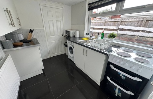 Newbottle Apartment | 2 Bed Premier Contractor House