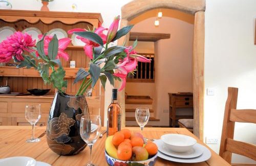 Newton Saint Cyres House | 2 bed property in Tedburn St Mary MEDVI