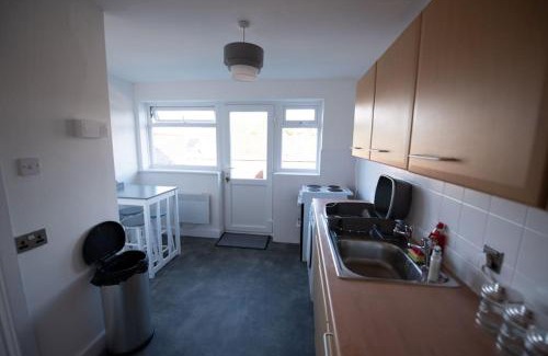 Cheadle Hulme Apartment | 2 Bed Retreat with Roof Terrace