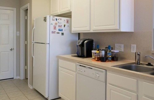 Humble House | 2-Bed Rm Townhouse - Houston (Humble/IAH)
