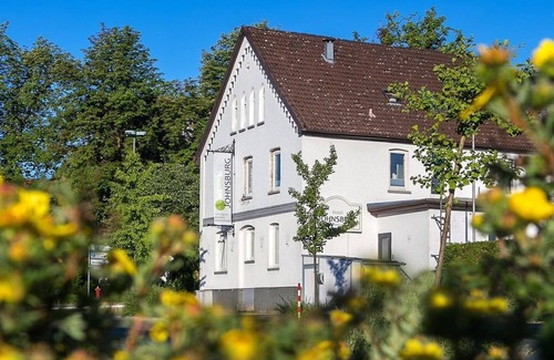 Uelzen House | 2-bed room, barrier-free, breakfast, no cancellation - Hotel Johnsburg