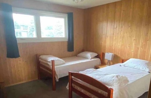 South Lethbridge House | 2-bed Room house Great Deal for longer stay