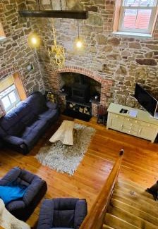 Newport Apartment | 2 Bed Sandstone Residence
