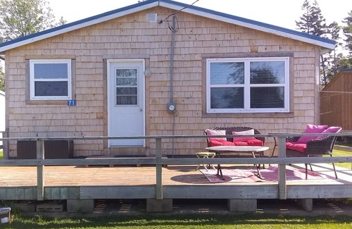Shemogue Cottage | 2 bed sea view cottage, pet friendly, short walk to beach for kids & swimming