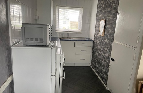 Great Yarmouth Ski Chalet | 2-Bed Seaside Retreat - Sleeps 4 & Parking