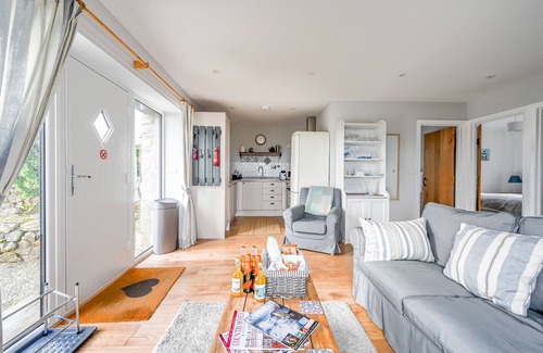 Mabe Cottage | 2 Bed self-contained Holiday Home - with Hot Tub