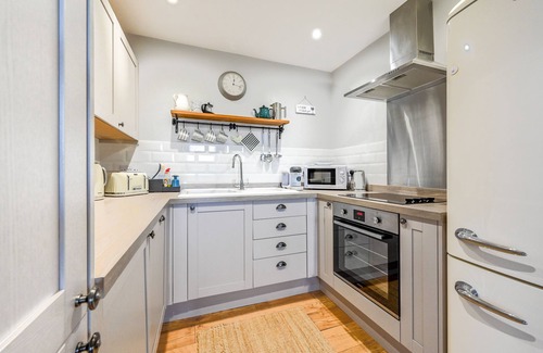 Mabe Cottage | 2 Bed self-contained Holiday Home - with Hot Tub