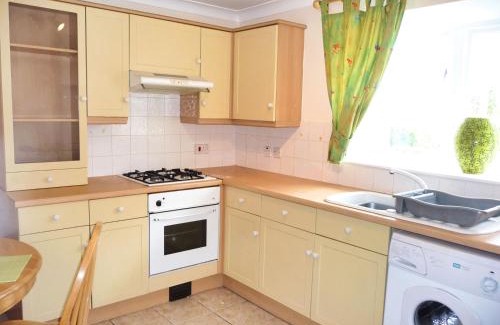 Kirk Sandall House | 2 Bed Semi - Sleeps 4 - Private Garden & Parking - Quiet Cul De Sac Location - Dog Friendly - Fast Wifi - Close to Motorway Access