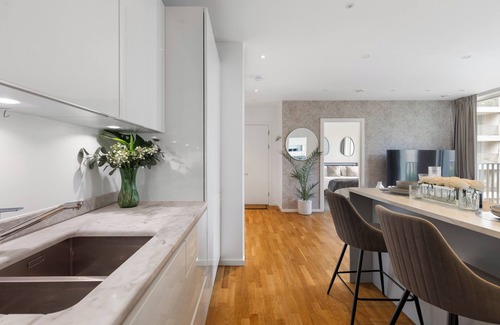 Stratford Apartment | 2 Bed-Sleeps 4-Balcony-Family Friendly