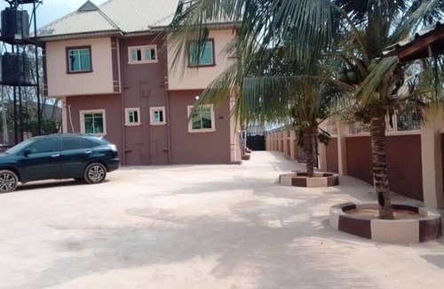 Benin City Apartment | 2 Bed-Sleeps 4-Free Parking-AirCon-2