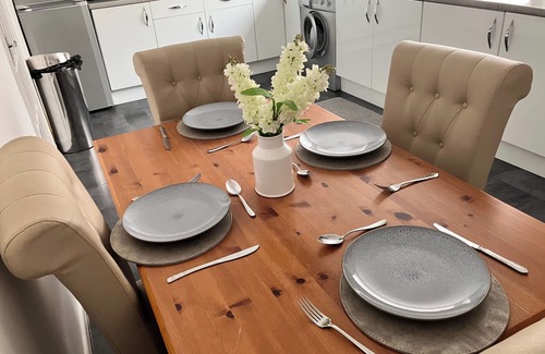 Southport Apartment | 2 Bed-Sleeps 4-Parking-Beachside-Golf Access