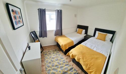 Harlow Apartment | 2 Bed Spacious Apartment, Sleeps 4, Free Wifi, Free Parking, Amenities Nearby, Good Transport Links Nearby, Contractors and Holidays