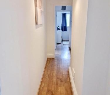 Harlow Apartment | 2 Bed Spacious Apartment, Sleeps 4, Free Wifi, Free Parking, Amenities Nearby, Good Transport Links Nearby, Contractors and Holidays