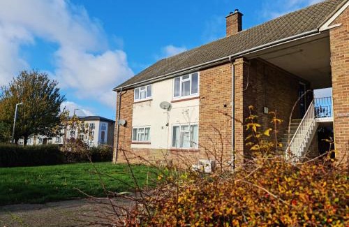 Harlow Apartment | 2 Bed Spacious Apartment, Sleeps 4, Free Wifi, Free Parking, Amenities Nearby, Good Transport Links Nearby, Contractors and Holidays