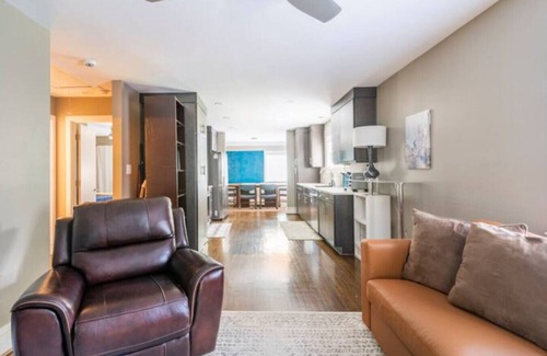 Biddleville House | 2 Bed stay near Uptown with updated Bath/Kitchen