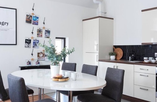 Belfast Apartment | 2 bed stylish apartment in Belfast with private parking