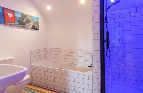 Belfast Apartment | 2 bed stylish apartment in Belfast with private parking