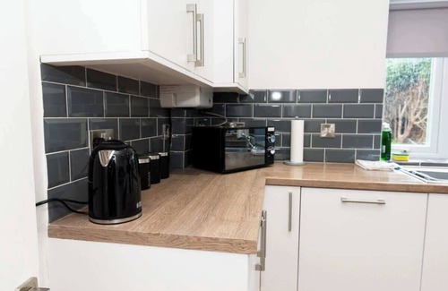 Tamworth House | 2 Bed Town Centre House with Parking in Tamworth