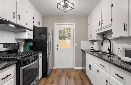 Northeast Pensacola House | 2 Bed Townhouse * Fenced Yard * Dog Friendly * Fox Den C