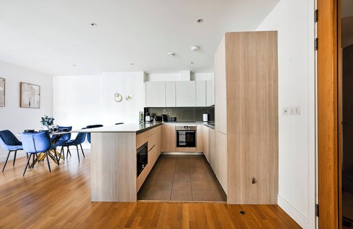 Wandsworth Apartment | 2-Bed w/Parking | Near River Thames