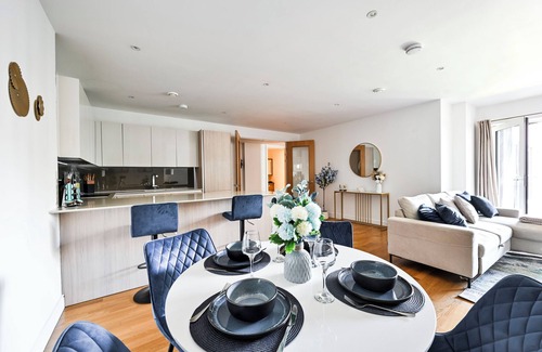 Wandsworth Apartment | 2-Bed w/Parking | Near River Thames