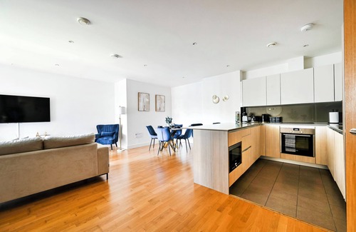 Wandsworth Apartment | 2-Bed w/Parking | Near River Thames