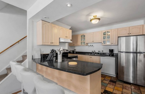 The Beaches Apartment | 2 Bed + Walk to Beach + Work Desk + TTC + Parking