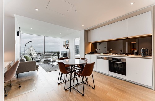 Docklands Apartment | 2-Bed with Harbour Views & Outstanding Amenities