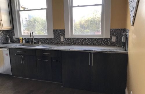 Mission District Apartment | 2 bed with small office 1 bath Top floor Mission Flat with yard & garage.