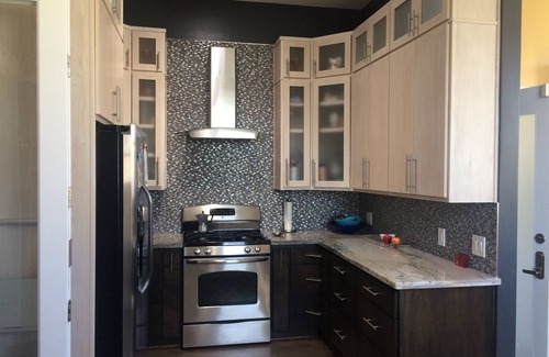 Mission District Apartment | 2 bed with small office 1 bath Top floor Mission Flat with yard & garage.