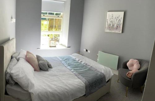 Sutton-in-Craven Apartment | 2 Bed Woodland Retreat - Garden & Free Parking