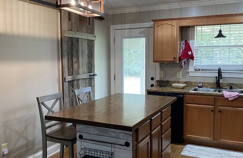 Spurgeon House | 2 bed1.5 bath townhome convenient to all the Tri Cities has to offer! 2 story