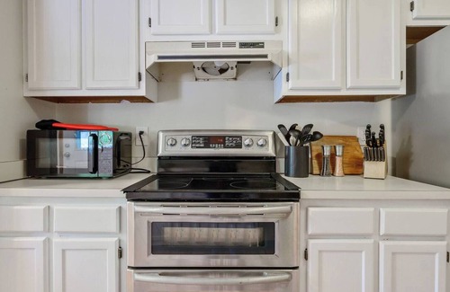 Cary House | 2-Bedoom House,King Bed,Tvs, office,Grill, Crib,5G,Kids Essentials, In Bond Park
