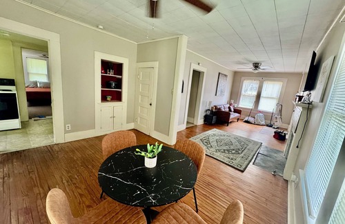 Philadelphia House | 2 Bedrm House Walkable to Downtown, Ellis Theater, Museum: Convenient to Casinos