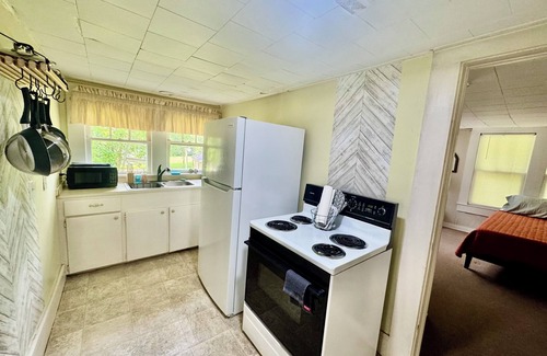 Philadelphia House | 2 Bedrm House Walkable to Downtown, Ellis Theater, Museum: Convenient to Casinos