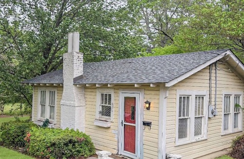 Philadelphia House | 2 Bedrm House Walkable to Downtown, Ellis Theater, Museum: Convenient to Casinos