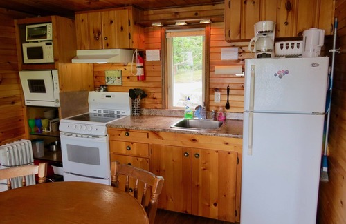 Port Severn Cottage | 2 BEDRM WATERFRONT COTTAGE, CANOE, KAYAKS, WIFI