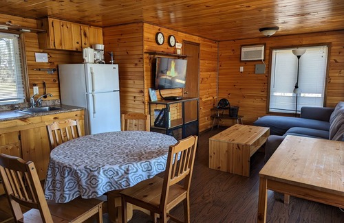 Port Severn Cottage | 2 BEDRM WATERFRONT COTTAGE, CANOE, KAYAKS, WIFI