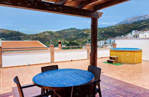 Canillas de Albaida House | 2 bedroom accommodation in Canillas de Albaida