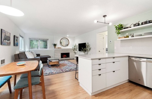 Old Ballard Condo | 2 bedroom, 1.5 bath Condo w/free Parking, Kitchen, WiFi, W/D & 97% walk score