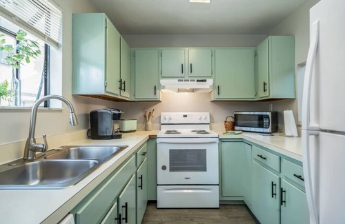 Gainesville Condo | 2 bedroom/1.5 bathroom condo Butler plaza